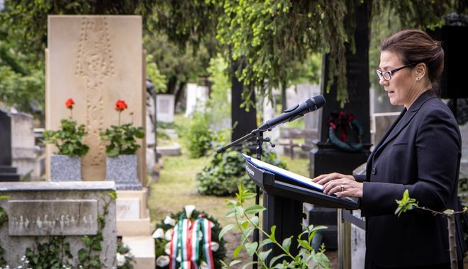 Budapest arculatának egyik alakítójára, Kallina Mór építészre emlékeztek megújult síremlékénél