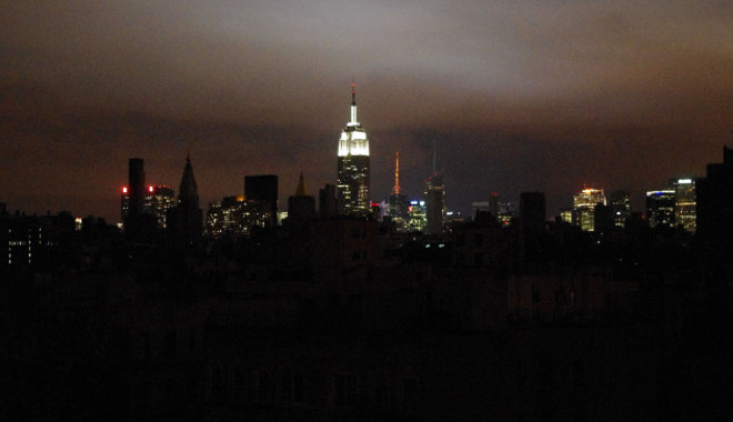 Háborús övezetté váltak New York utcái a „rémület éjszakáján”