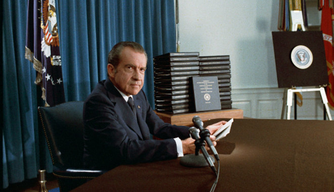 Alig tudta elkerülni Nixon elnök, hogy bíróság elé állítsák