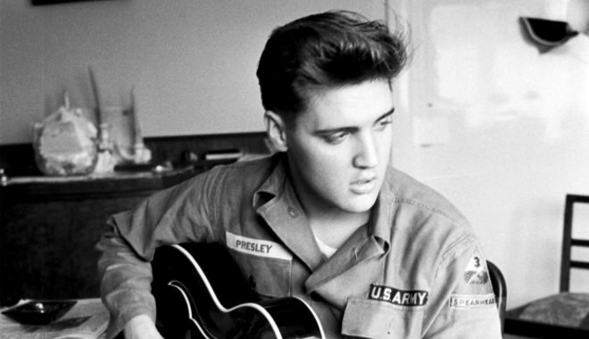 Fenekestül felforgatta a zene világát a Király, Elvis Presley
