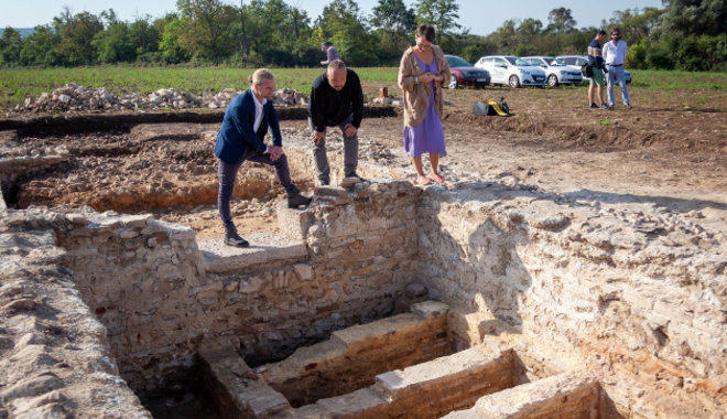 Római kori síremlékre és ritka szarkofágra bukkantak a Nemzeti Múzeum kutatói