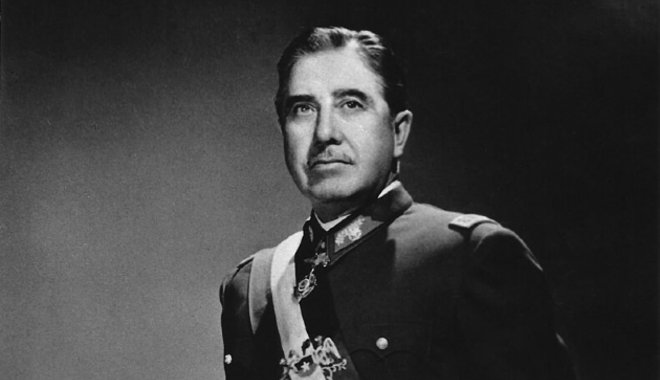 Juntája tagjait is lefokozta a puccsal hatalomra került Pinochet tábornok