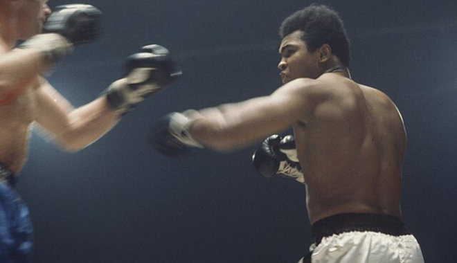 Folyóba dobta elkeseredésében olimpiai aranyát Muhammad Ali