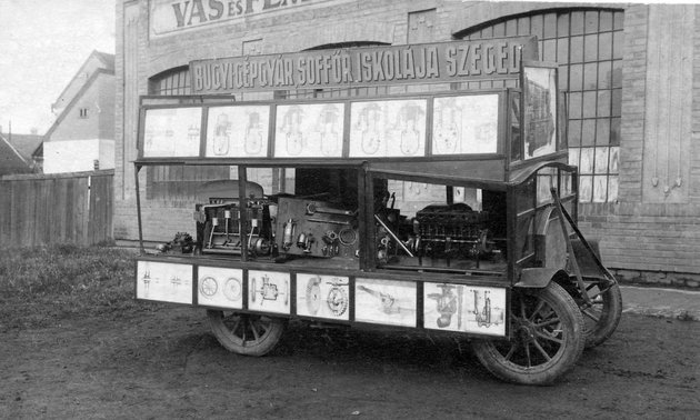 Vasas Szent Péter utca, a Bugyi-gépgyár sofőr iskolájának demonstrációs eszközei (1930) (Fortepan / Jurányi Attila)
