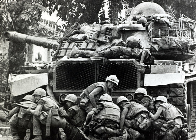 A túlélésért küzdő amerikai katonák Hue városában