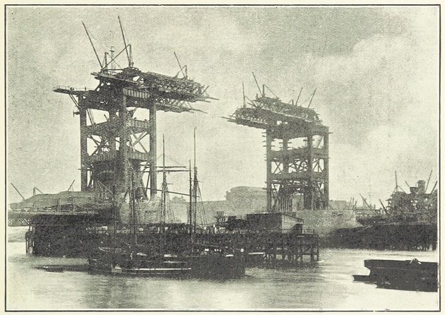 Az épülő Tower Bridge (1894)