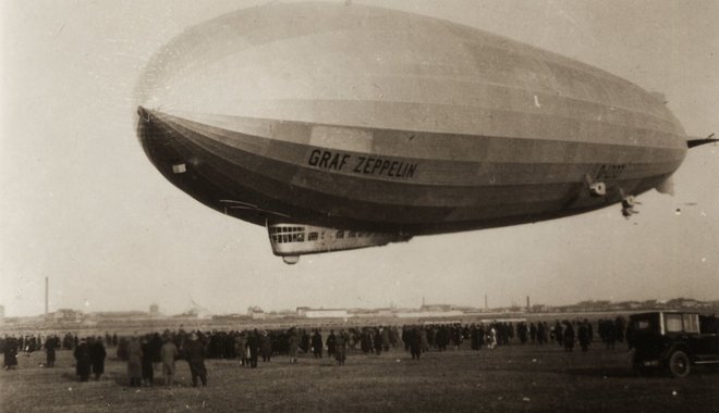 A kor hírességeivel és egy adag postával körözött Magyarország felett az „ezüst szivar” 1931-ben