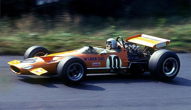 Sérült lábbal is az autóversenyzés meghatározó alakjává vált Bruce McLaren