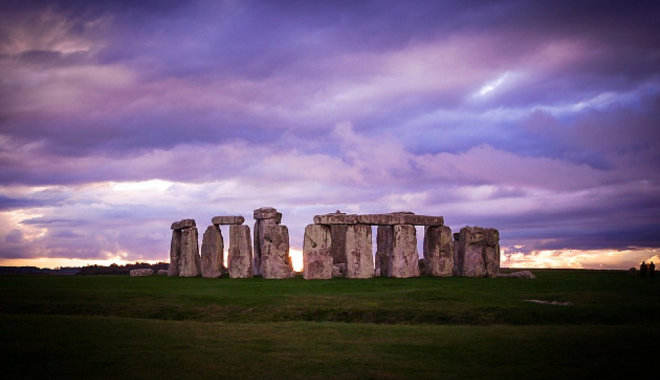 Székek helyett a Stonehenge-dzsel tért haza az aukcióról