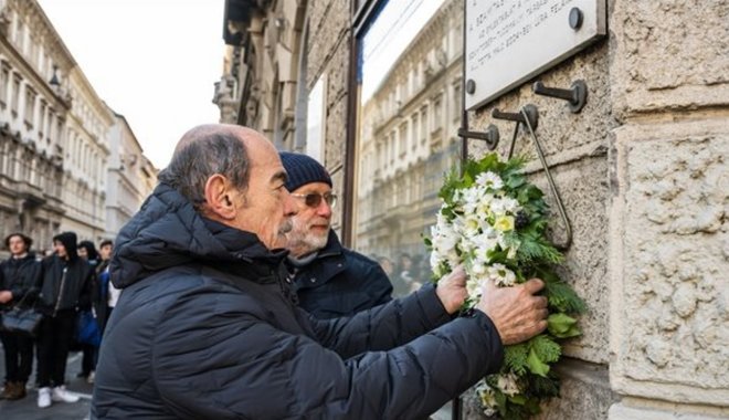 Szülőházánál emlékeztek meg a 66 éve elhunyt Neumann Jánosról