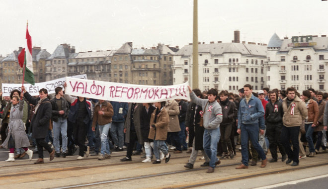 Ragyogó képek a 20. század március 15-i ünnepségeiről