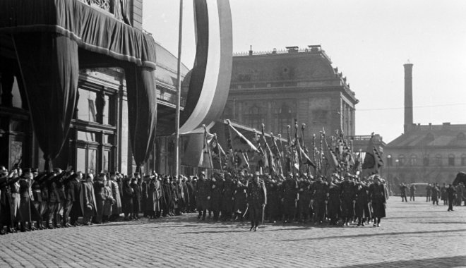 Rákosiért cserébe térhettek haza a szabadságharc zászlajai