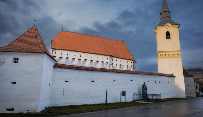 Feltárulnak a székelyderzsi erődtemplom titkai