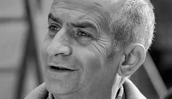 Eredetileg szűcsnek tanult, de nyüzsgése miatt eltanácsolták Louis de Funès-t