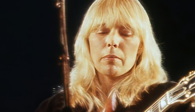 80 éves Joni Mitchell kanadai énekesnő, a folkzene királynője