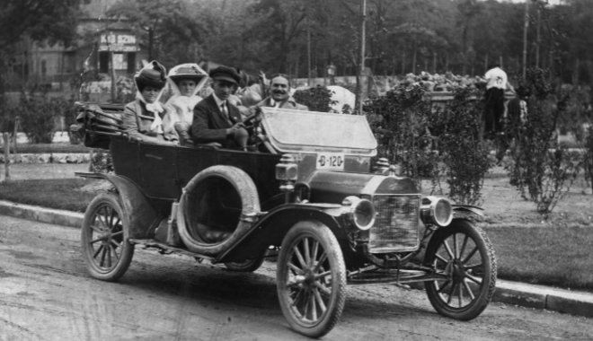 Vasúton érkezett az első automobil Budapestre