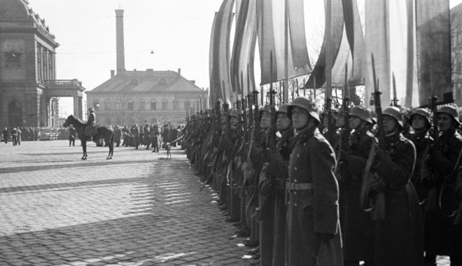 Fel akarták gyújtani a nyilasok a visszaadott 48-as honvédzászlókat