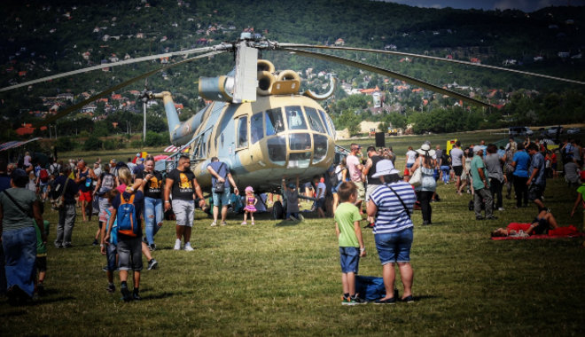 Látványos műrepülő bemutatókkal várja a látogatókat a Budaörsi Airshow