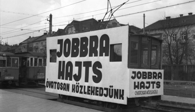 A szárazföldi Európában Magyarország az utolsó előttiként vezette be a „jobbra hajts” szabályát