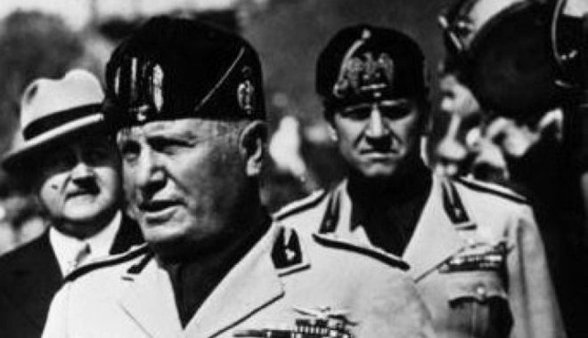 Még a Mussolini-szobrokat is kidobálták az ablakon a Duce letartóztatásának hírére