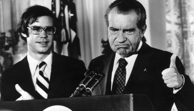 Nem várta meg, hogy vád alá helyezzék, önként mondott le Richard Nixon amerikai elnök