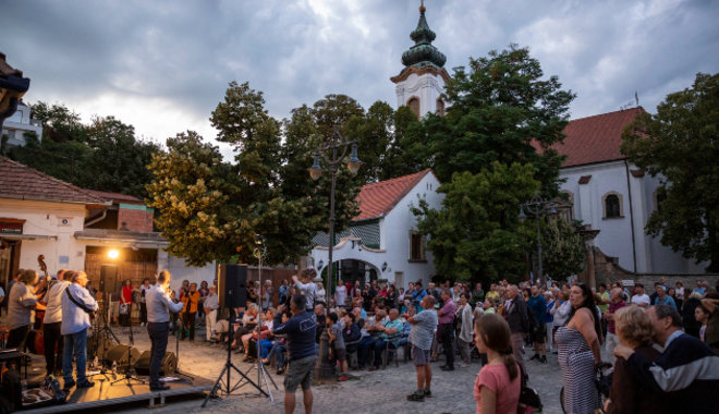 Templomsétákkal és kiállításokkal várja az érdeklődőket a Szentendrei Nyitott Templomok Hétvégéje