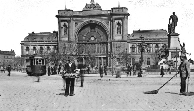 Korának technikai csúcsteljesítménye volt a Keleti pályaudvar kivilágítása