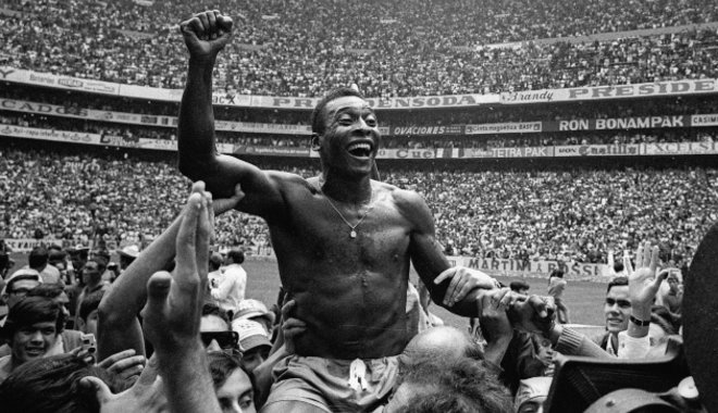 Egy rongyokkal kitömött harisnya volt Pelé első focilabdája 