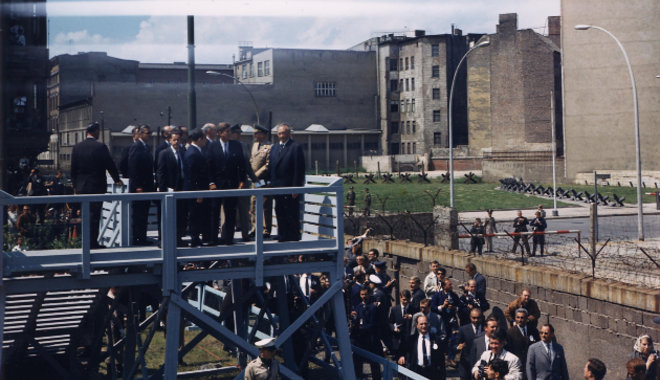 Megrendítő beszédet mondott a berlini fal árnyékában J. F. Kennedy