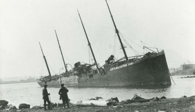 Mintha atombomba robban volna fel a kikötőben