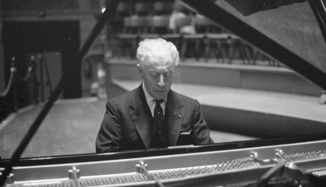 Tizhenhét éves korában márt ünnepelt zeneszerző volt Arthur Rubinstein