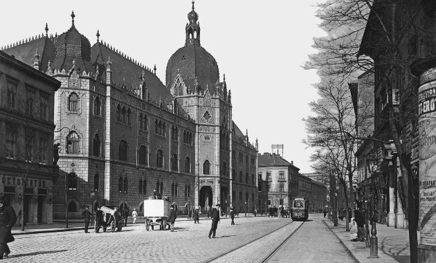 Üllői úti utca kép, háttérben az Iparművészeti Múzeum 1904-ben. (Kép forrása: Fortepan / Deutsche Fotothek / Brück und Sohn)