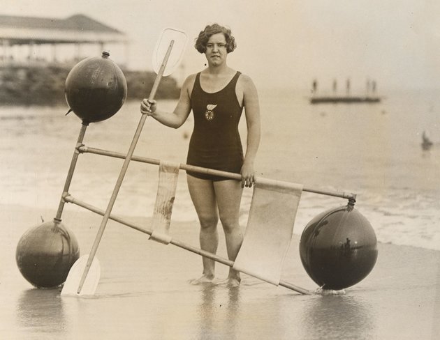 Gertrude Ederle 1925-ben – ebben az évben még nem, de a következőben sikeresen végrehajtotta történelmi tettét (kép forrása: Wikimedia Commons/ Underwood & Underwood – National Portrait Gallery/ CC0) 