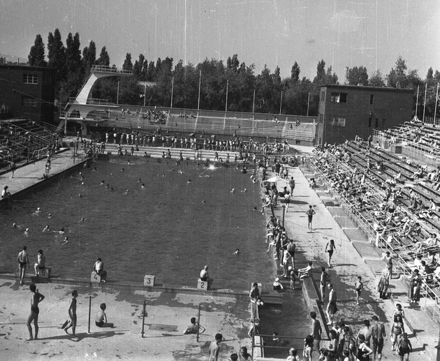 Fürdőzés 1958-ban (Fortepan / Eperjesi Gyula)