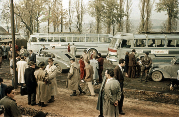 1956, Budaörs, vasútállomás: a felvétel a Prágán/Bécsen keresztül Melbournebe, a XVI. nyári olimpiai játékokra induló küldöttség búcsúsztatásakor készült. (Fortepan / Sárosi Imre)