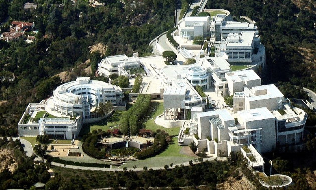 A több ezer lélegzetállító műalkotást őrző Los Angeles-i Getty Museum madártávlatból