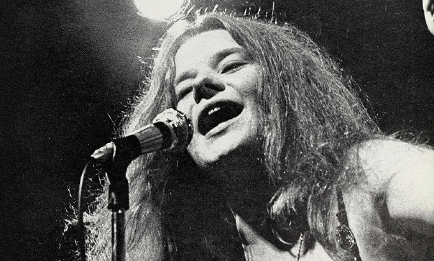 Janis Joplin énekel (1968). Az énekesnőt a rock and roll királynőjének is nevezik.