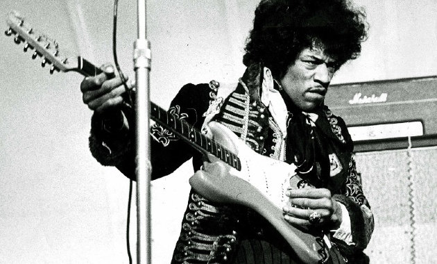 Jimi Henrix 1967-ben. A Rolling Stone magazin 2003-ban minden idők legjobb rock gitárosának nevezte. 