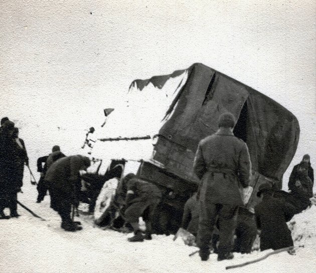 Elakadt teherautó (Fortepan / Marics Zoltán)