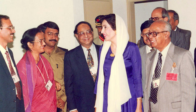 Életével fizetett hazatéréséért Pakisztán első női vezetője, Benazir Bhutto