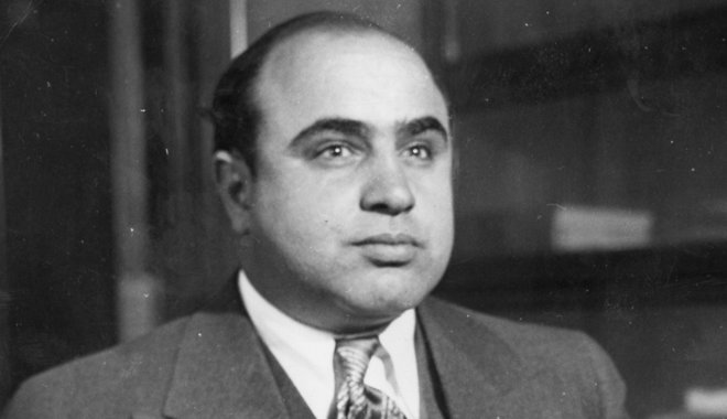 A makulátlan üzletember pózában tetszelgett Al Capone, az alvilágot irányító maffiavezér