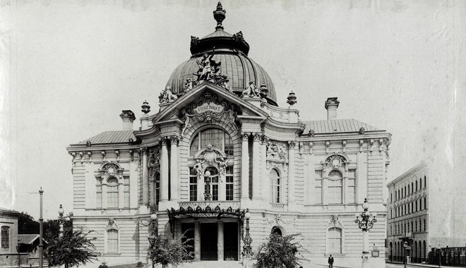 Ócskapiacok és lebujok helyén, az arisztokrácia összefogásával épült meg a Vígszínház