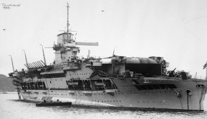 Nem elég, hogy a németek elsüllyesztették, még filmre is vették a brit hadihajó pusztulását