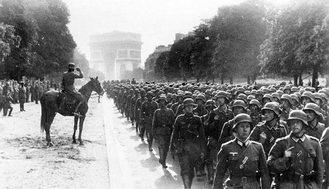 A Wehrmacht-katonák érkezése után sem állt meg az élet Párizsban