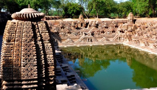 Ősi, művészien díszített tározókból nyerik ma is a vizet India egyes részein