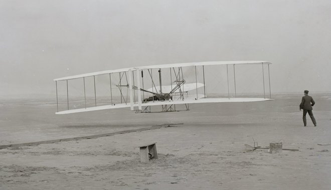 Pénzfeldobás után nyerte el az első repülés jogát az ifjabb Wright fivér