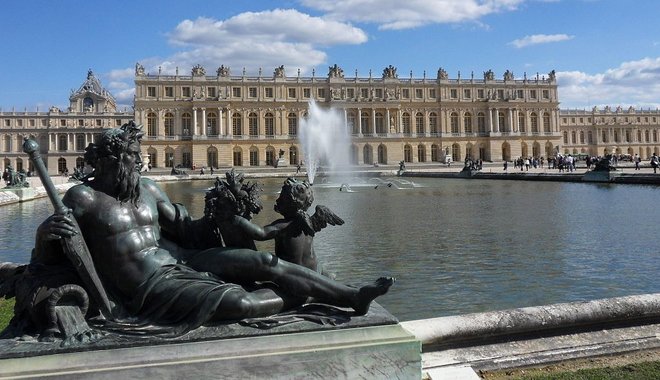 A Louvre-ban és Versailles-ban is takarékoskodnak az energiával