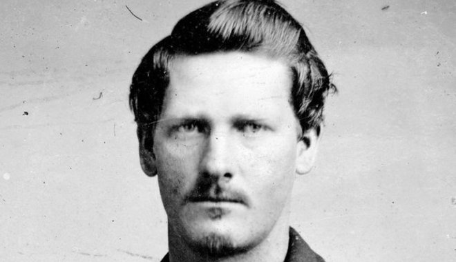 A törvény mindkét oldalát többször megjárta a vadnyugati bordélyházak hőse, Wyatt Earp