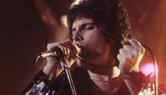 Extra fogainak tulajdonította csodálatos hangját Freddie Mercury