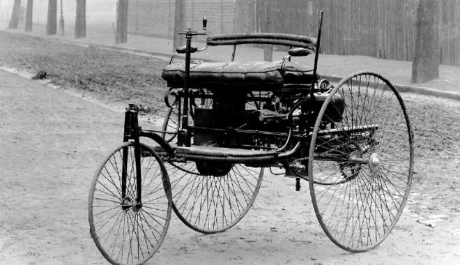 Menet közben, folyamatosan kellett a benzint töltögetni Carl Friedrich Benz első automobiljába